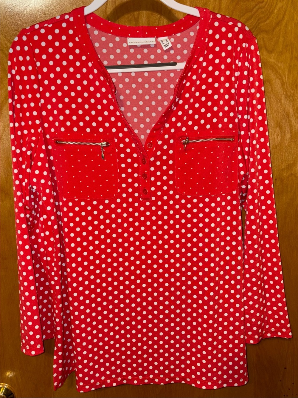 Susan Graver red/white polka dot liquid knit top with zipper pockets Size Large